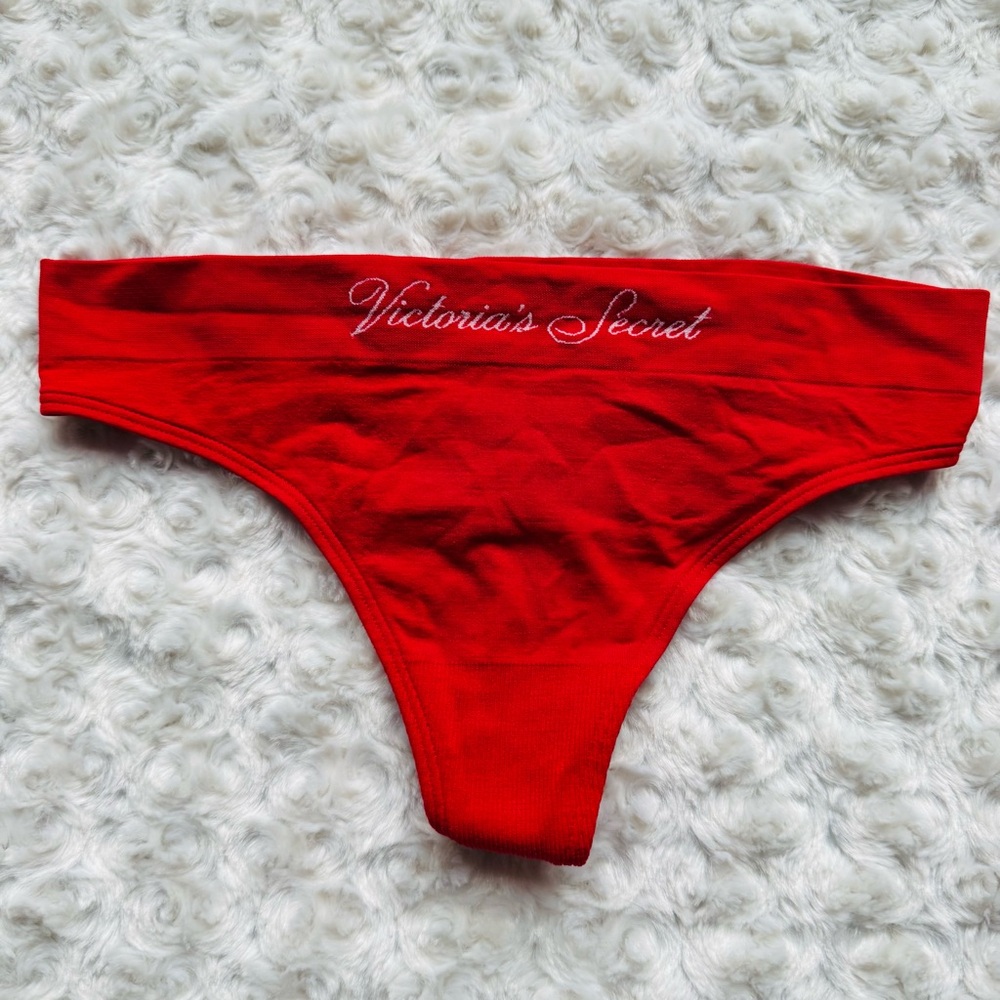 Victoria's Secret Vibrant Red Seamless String Thong Undies Panties Small NEW
